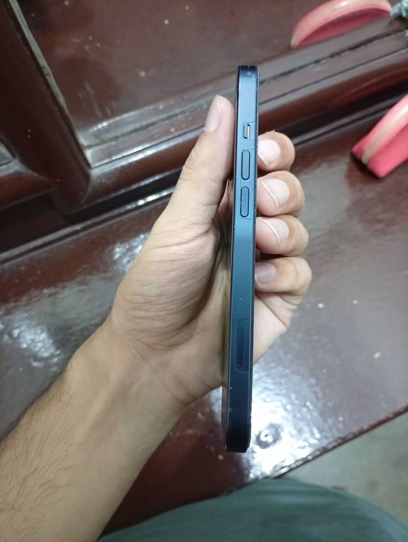 Apple iPhone 13 2