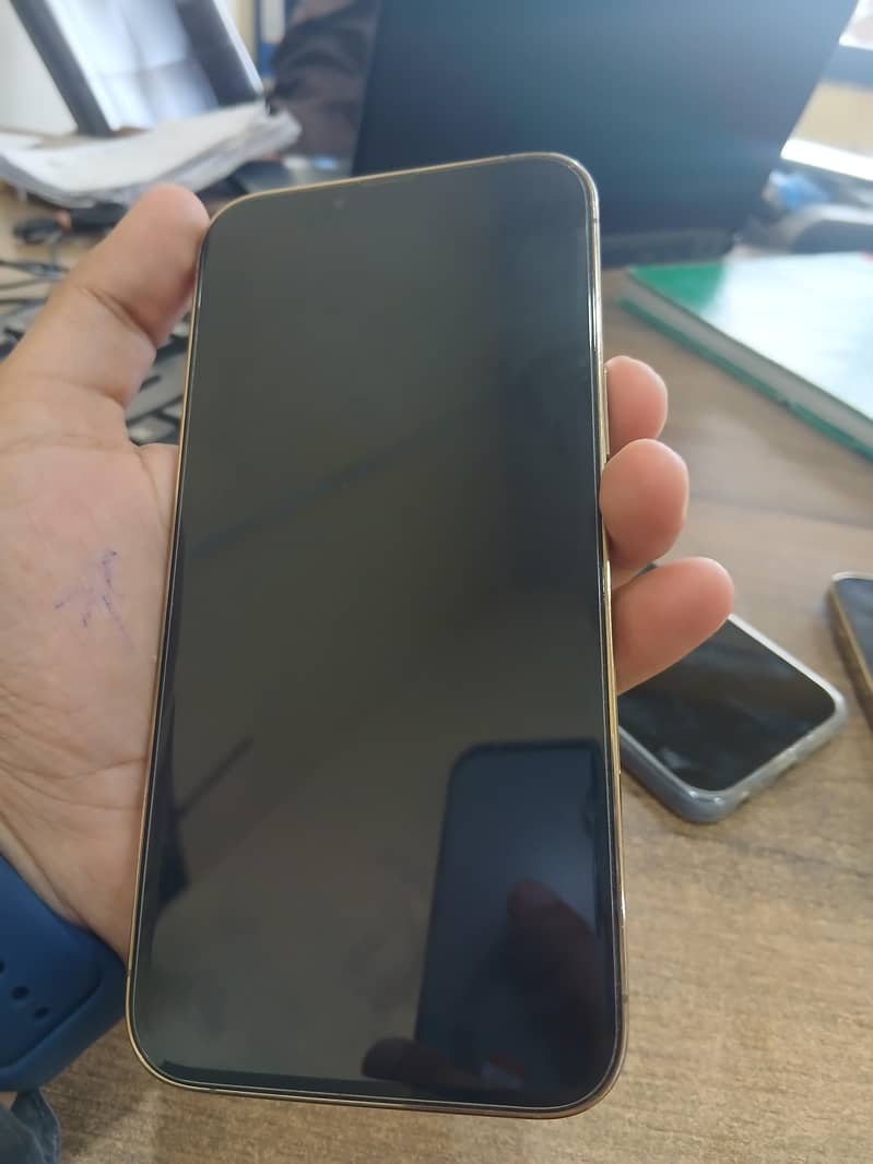Apple iPhone 13 Pro Max 4