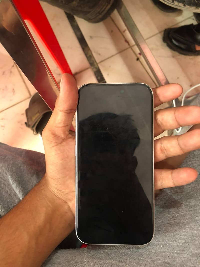 Apple iPhone 16 0