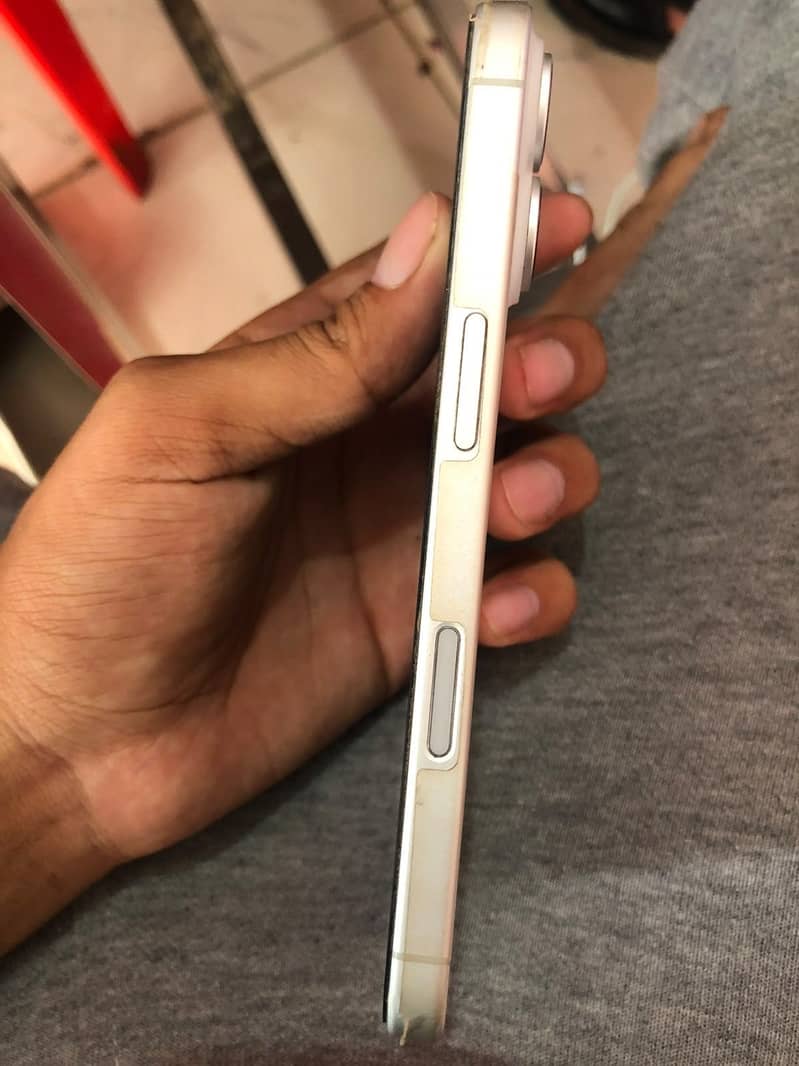 Apple iPhone 16 1
