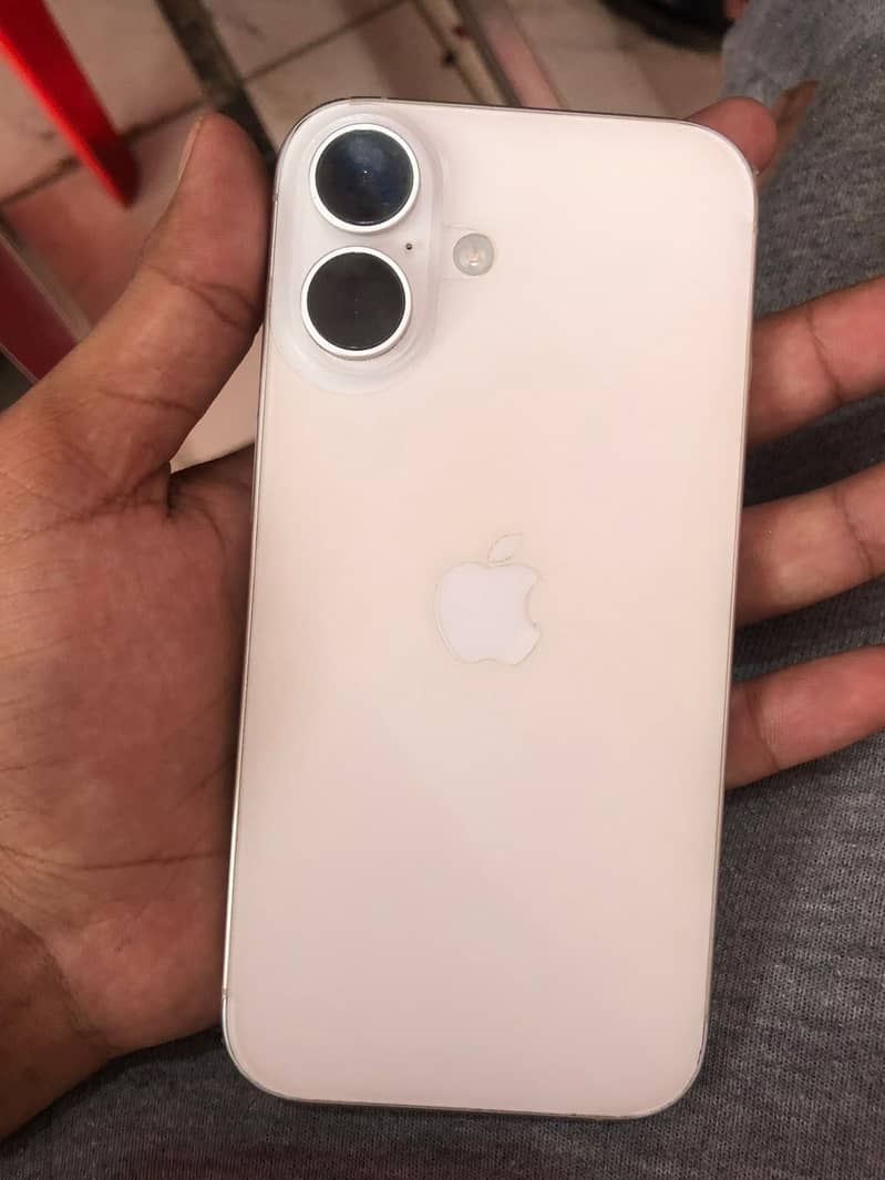 Apple iPhone 16 2
