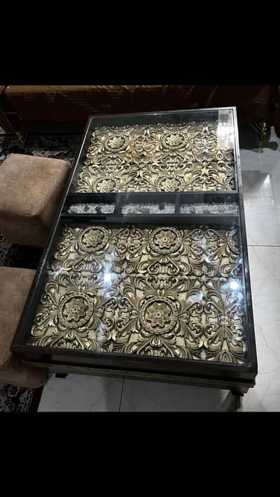 Bilkul new ha pure wood ki ha size 4 by 2.50 ha