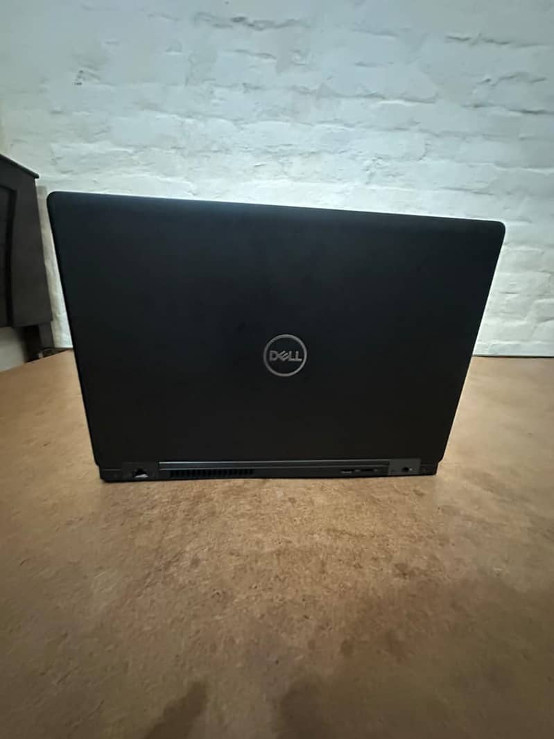 Dell E5590 3