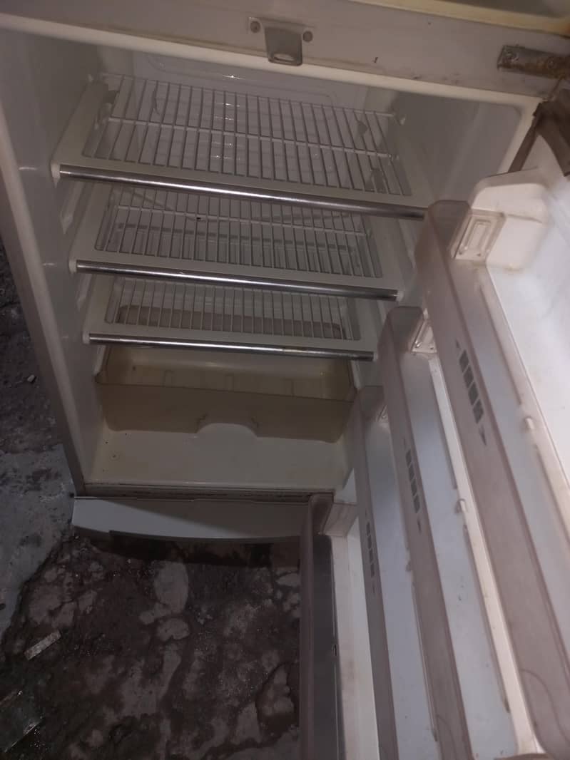 Dawlance fridge 2
