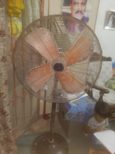 Pedestal fan for sale