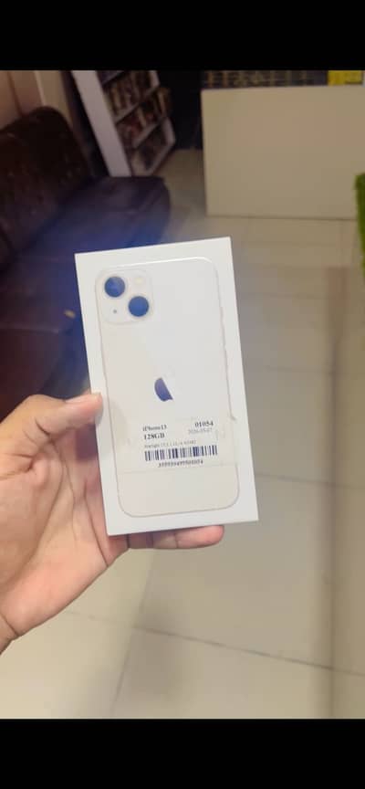 Apple iPhone 13 white box pack