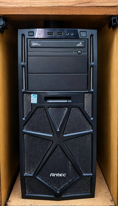 Intel Core i5 6500k | 4GB GPU | 16GB RAM | 500GB Hdd, 256GB SSD 10/10
