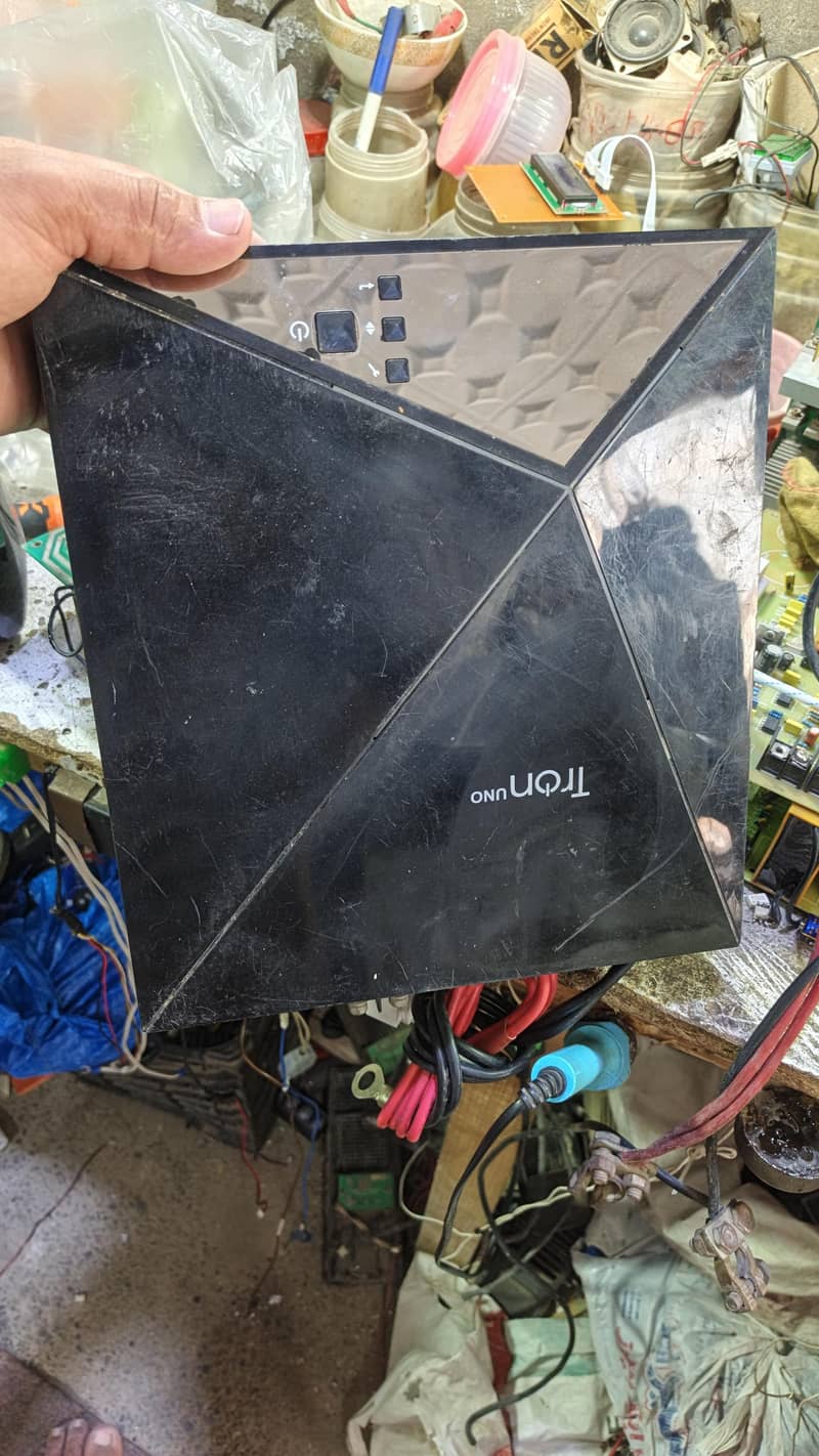UPS Tron UNO 3