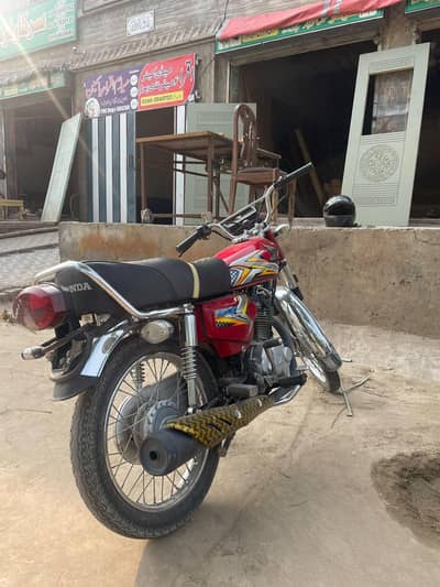 bike all ynimal hai kahin Se kabhi bhi lagi Nahin number laga hua hai