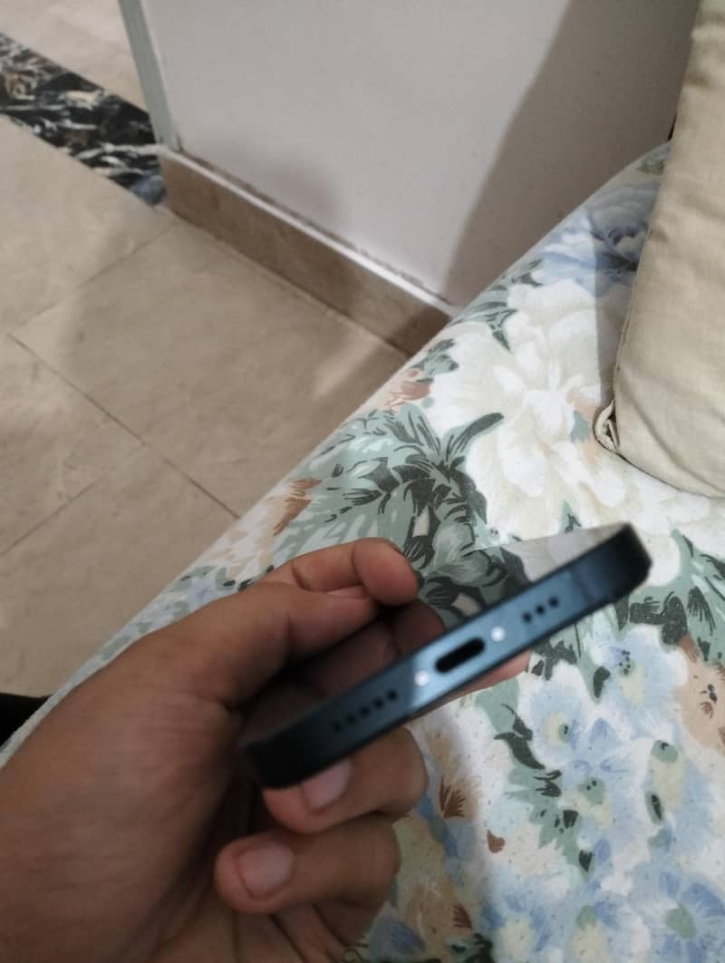 Apple iPhone 13 3