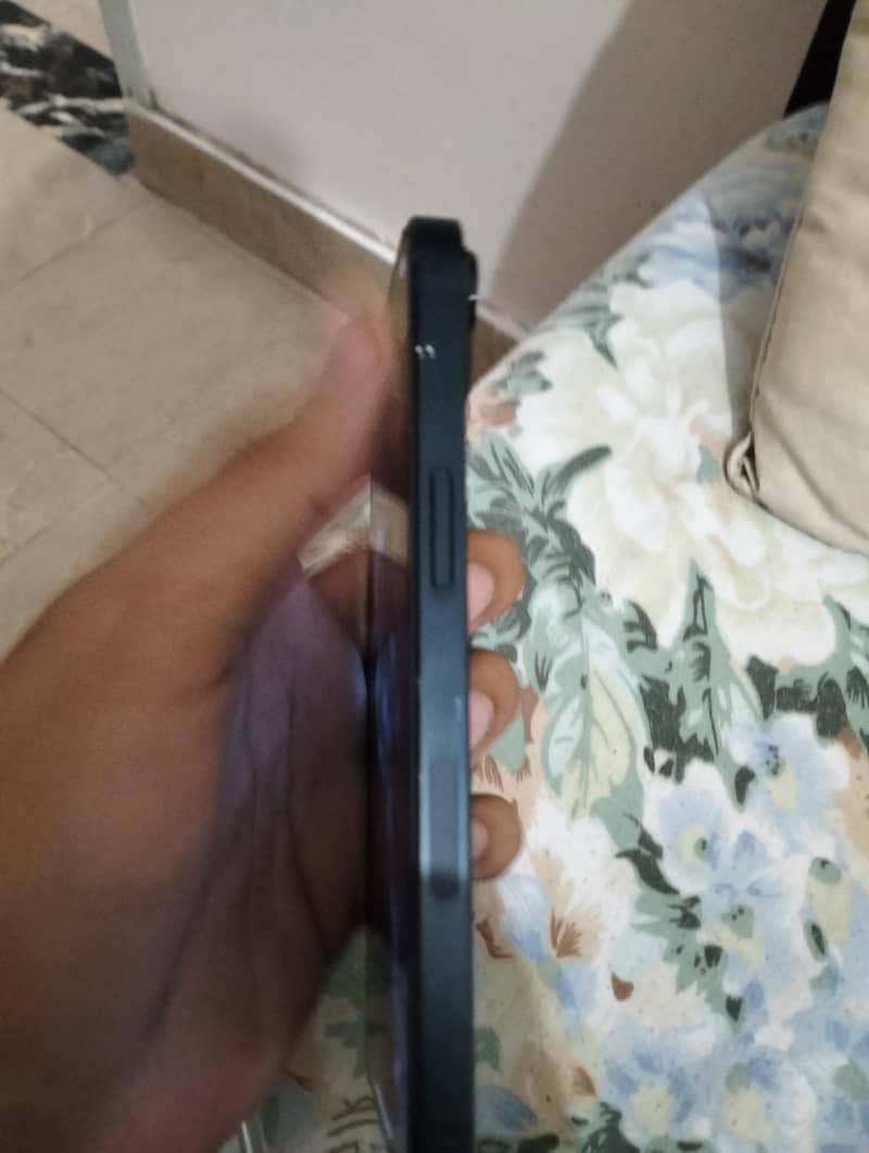 Apple iPhone 13 6