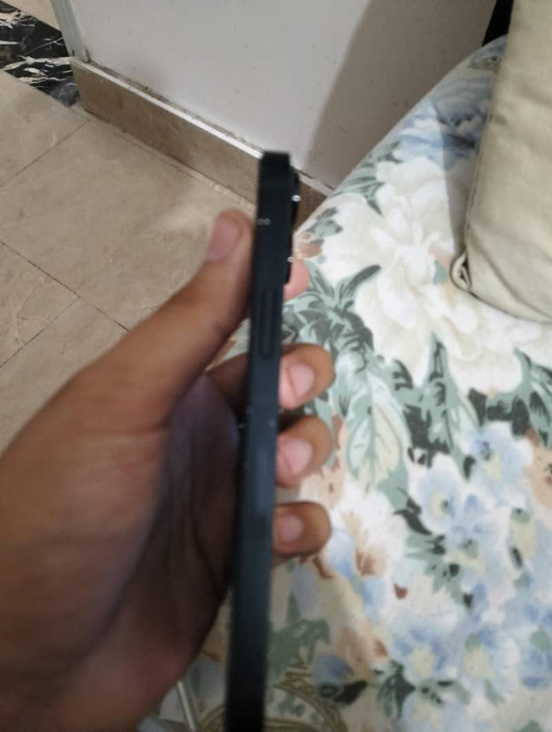 Apple iPhone 13 7
