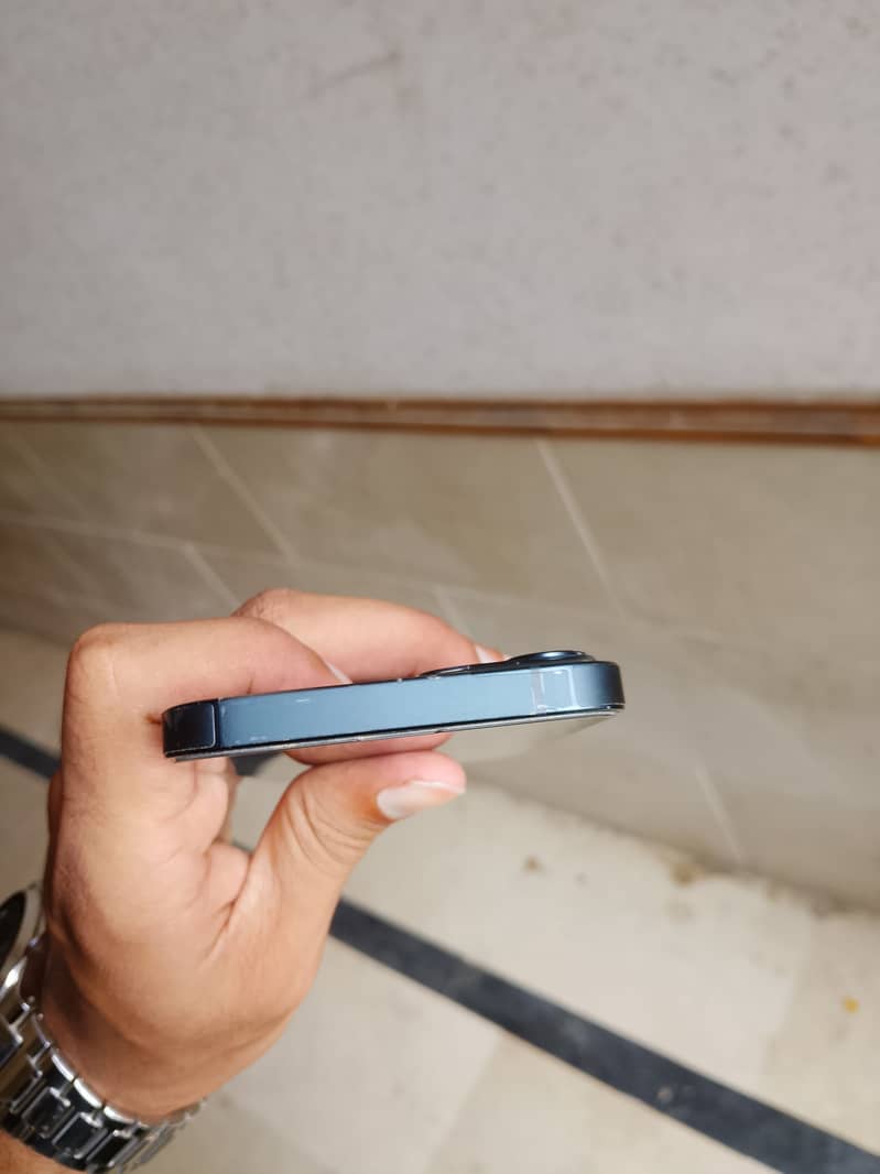 Apple iPhone 13 1