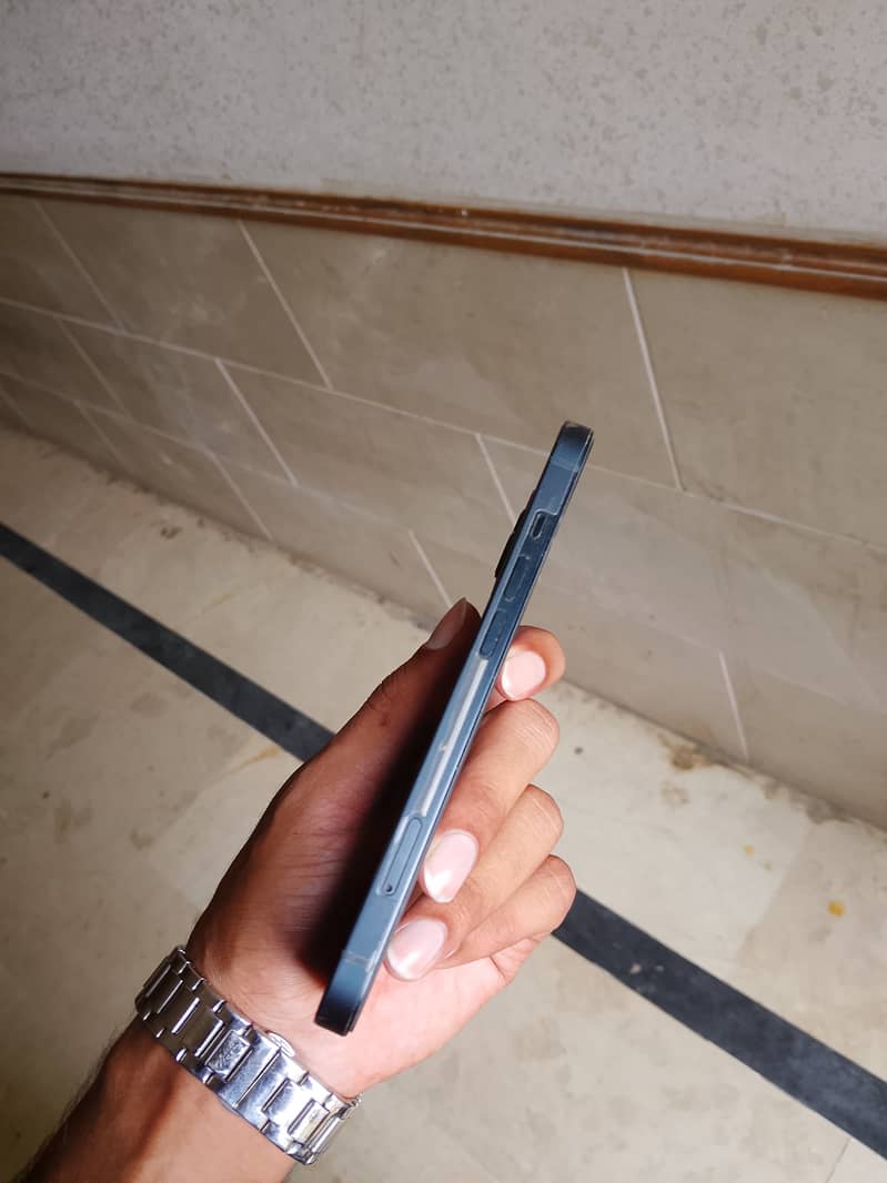 Apple iPhone 13 3