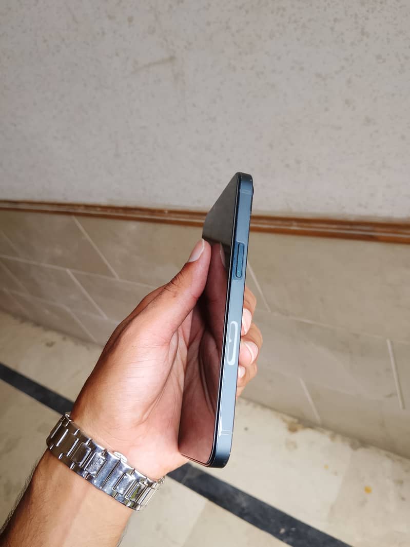 Apple iPhone 13 5