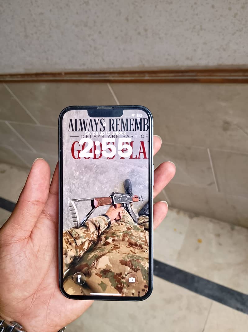 Apple iPhone 13 6