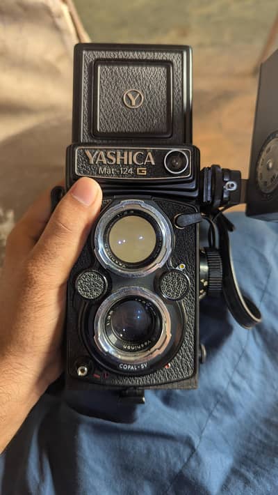 Model: yashica mat 124G