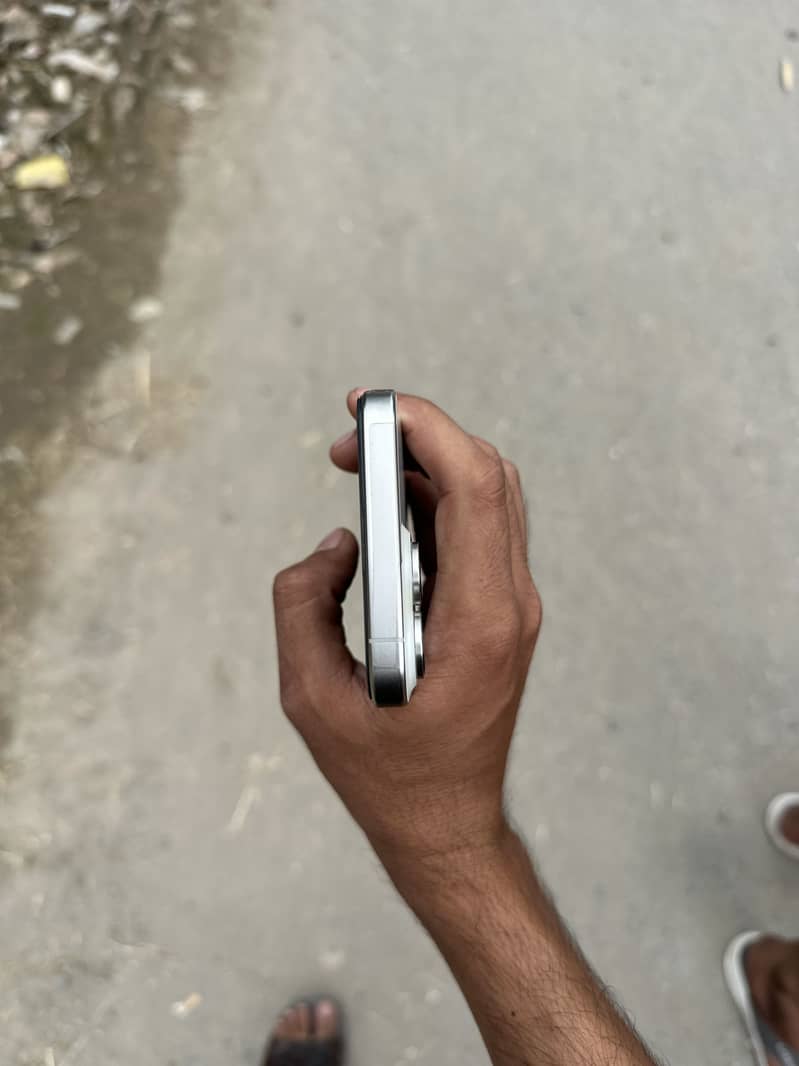 Apple iPhone 15 Pro Max 1