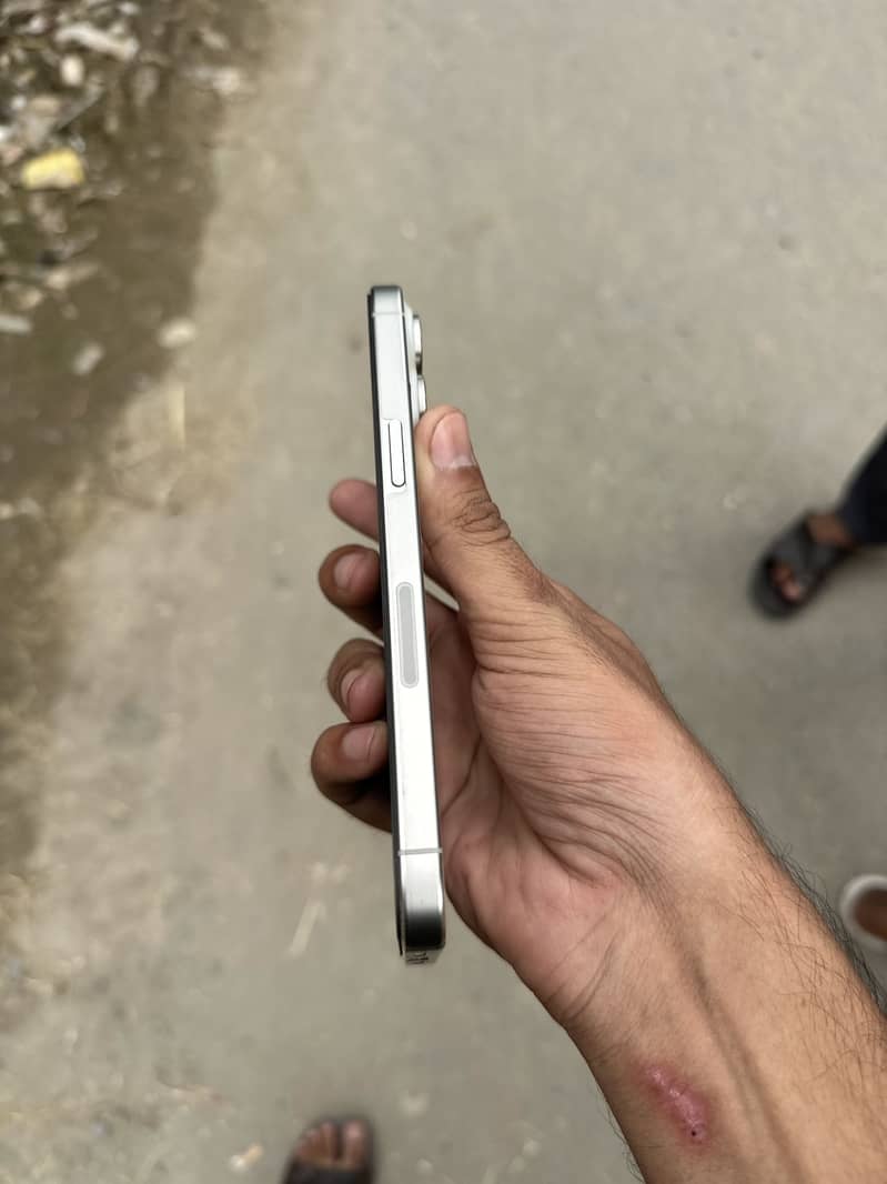 Apple iPhone 15 Pro Max 5