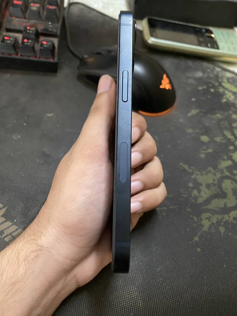Apple iPhone 13 3