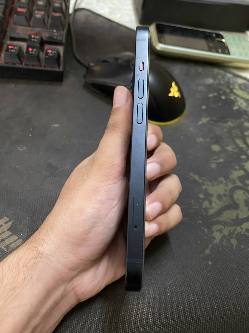 Apple iPhone 13 4