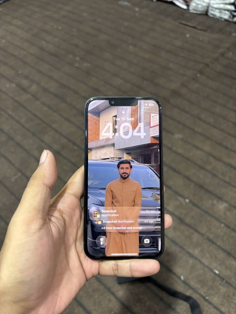 Apple iPhone 16e jv 1