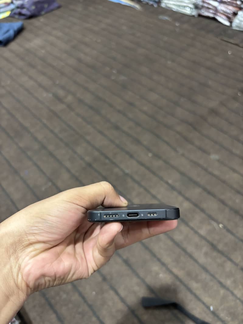 Apple iPhone 16e jv 5