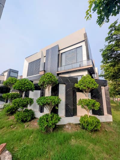 22 Marla Corner House | Executive Location | Facing Park | Double Height | 6 Bedrooms Valencia Town, Lahore