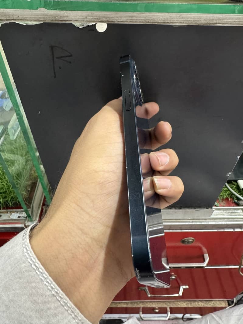 Apple iPhone 13 1