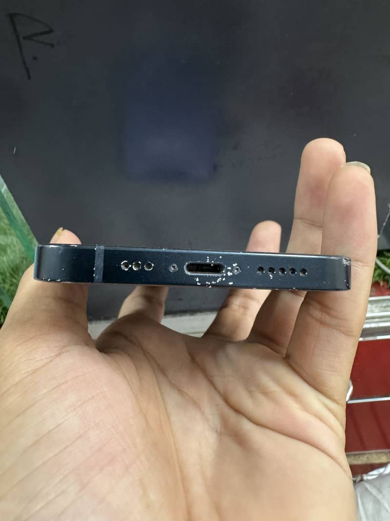 Apple iPhone 13 2