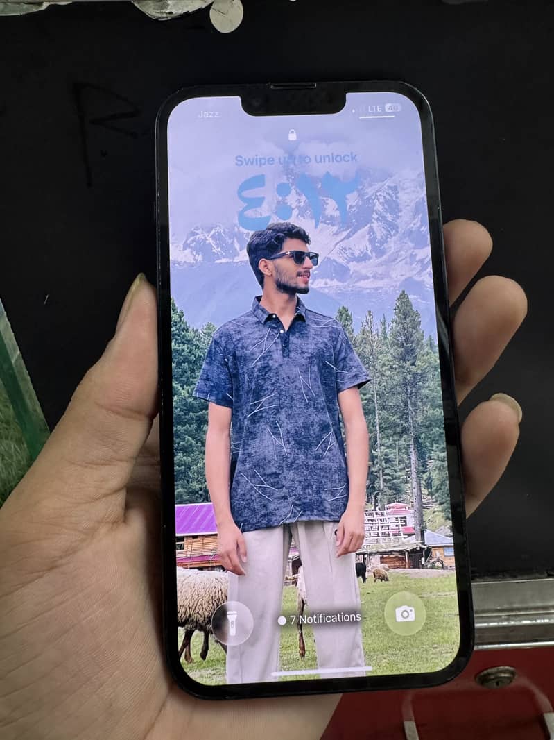 Apple iPhone 13 4