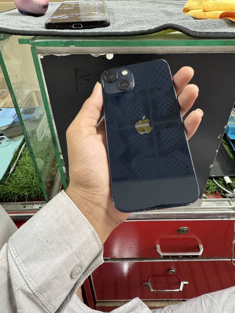 Apple iPhone 13 6