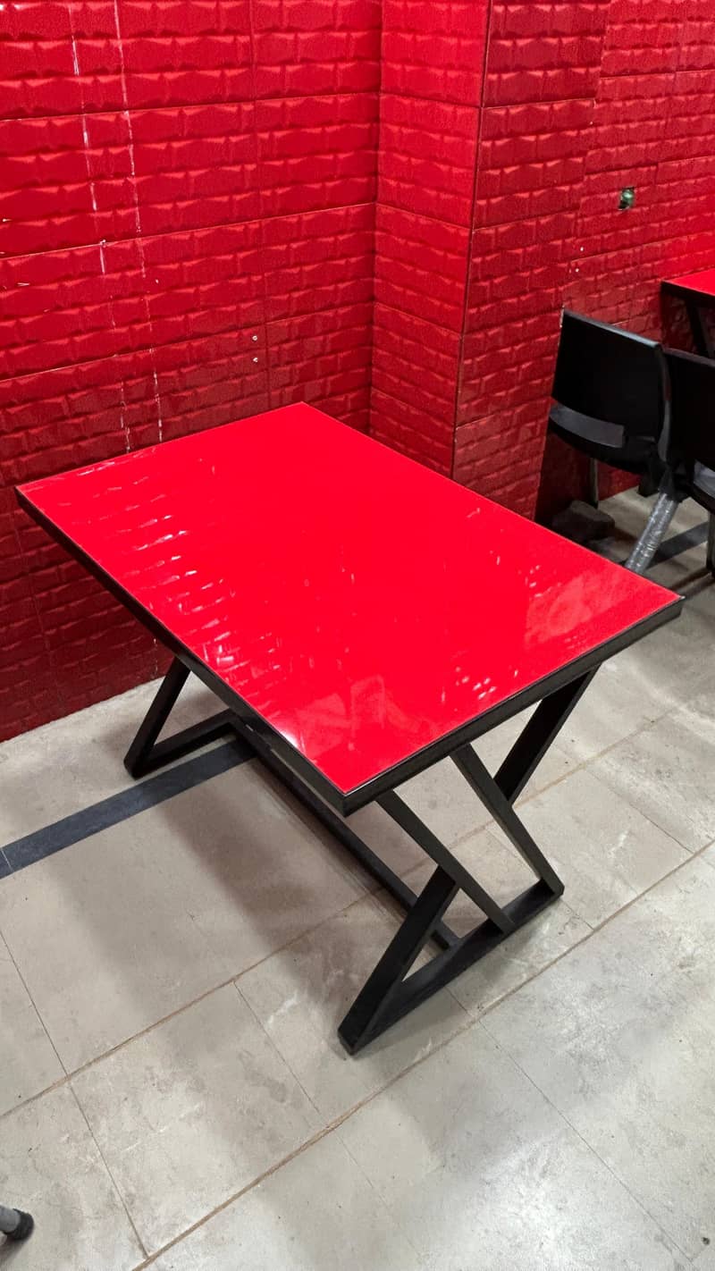 Table for restaurant 0