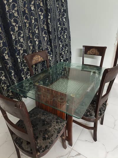 Dining Table in Excellent Condition