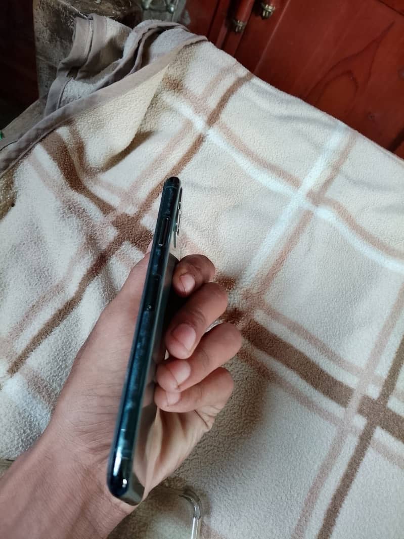 Apple iPhone 11 0