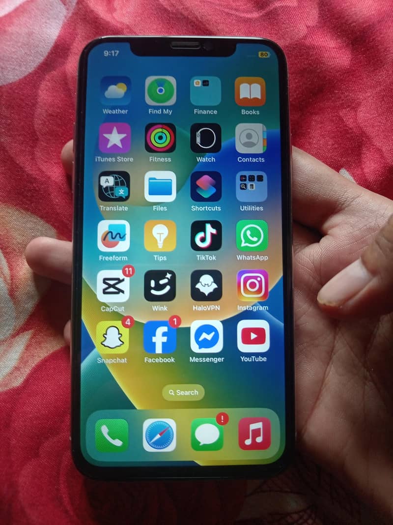 Apple iPhone X 4