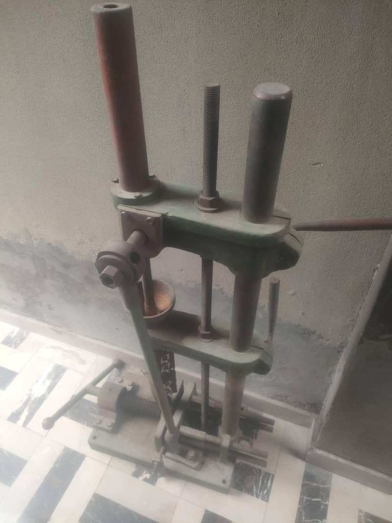 Hand molding machine 1