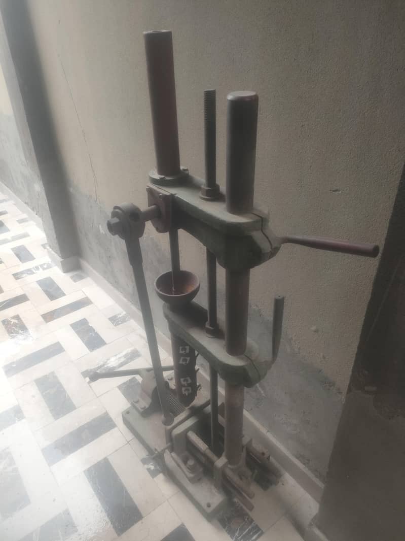 Hand molding machine 2