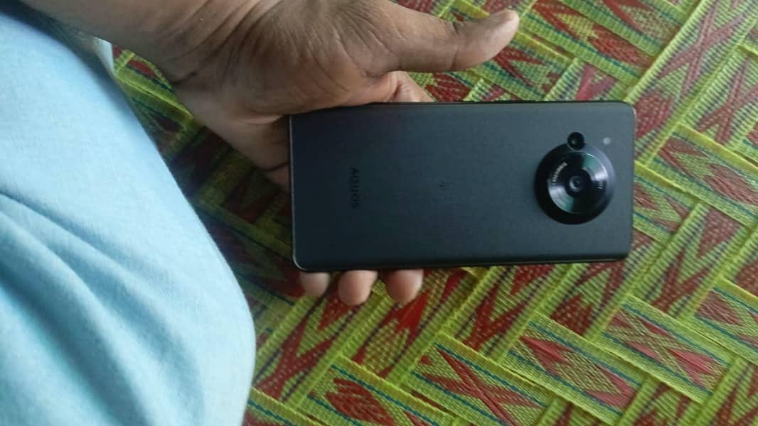 sharp aquos R7 0