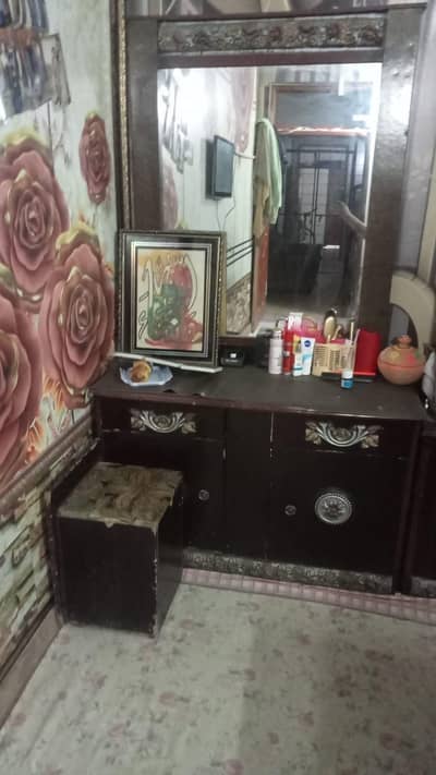 showcase and dressing
