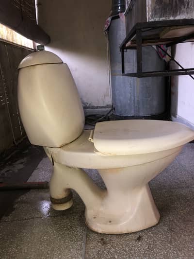 Commode Toilet