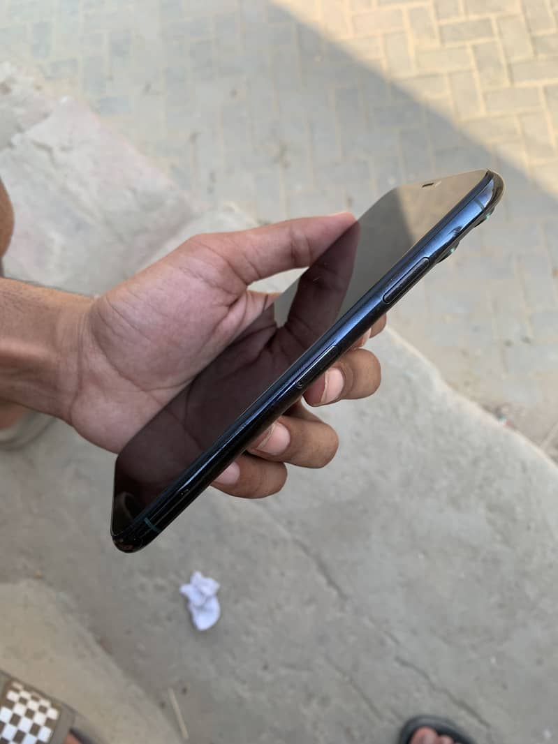 Apple iPhone 11 Pro Max 0