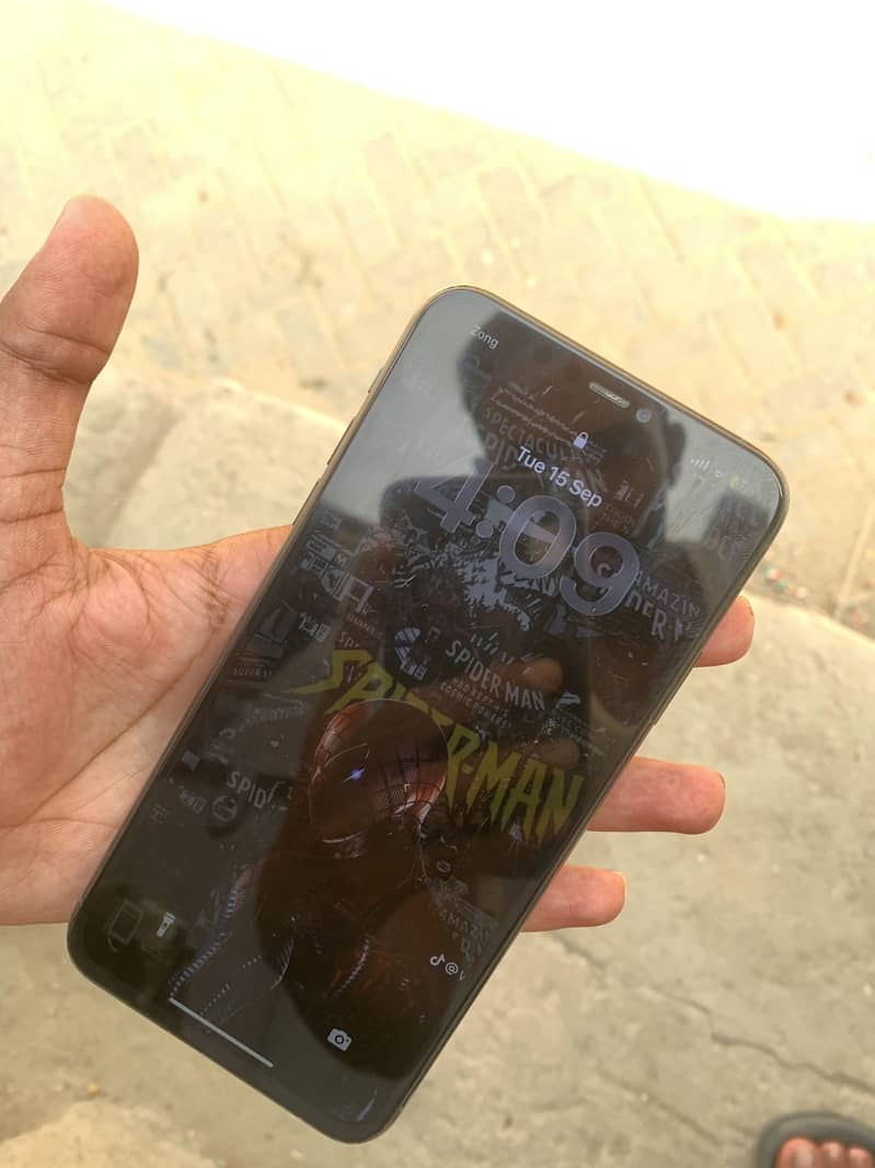 Apple iPhone 11 Pro Max 2