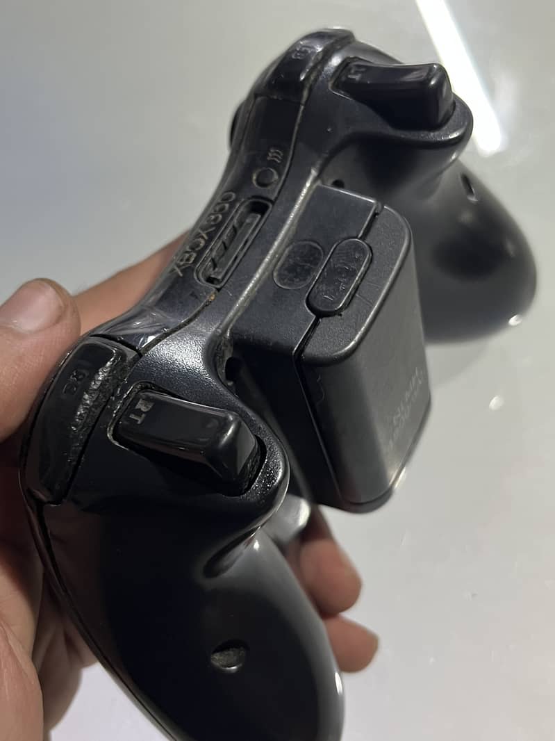 Xbox 360 slim with controller 6