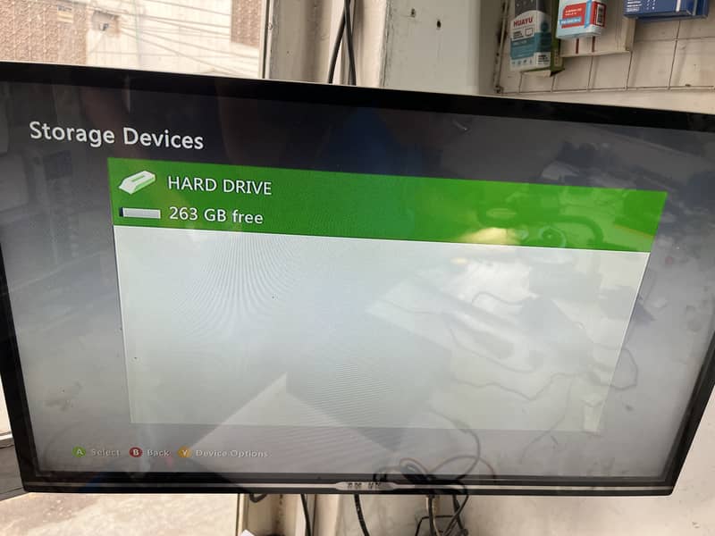 Xbox 360 slim with controller 7
