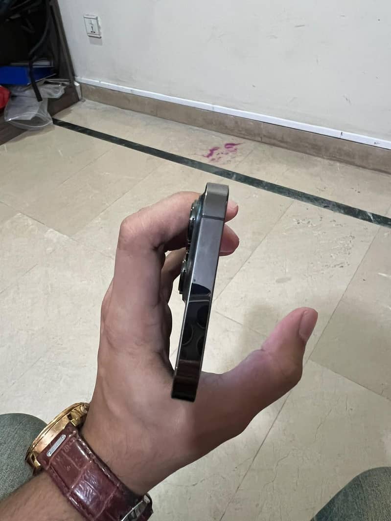 Apple iPhone 13 Pro 1