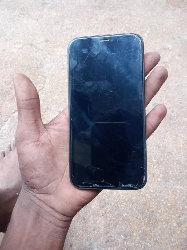 Apple iPhone 11 4