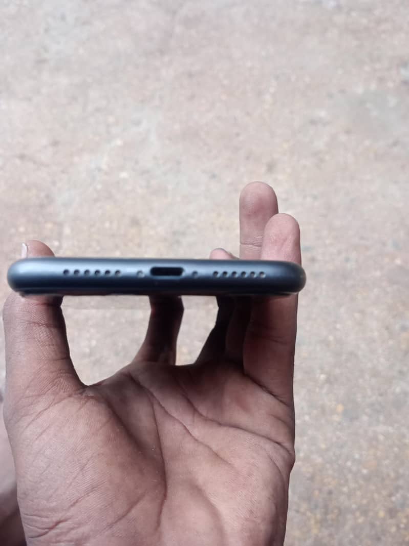 Apple iPhone 11 6