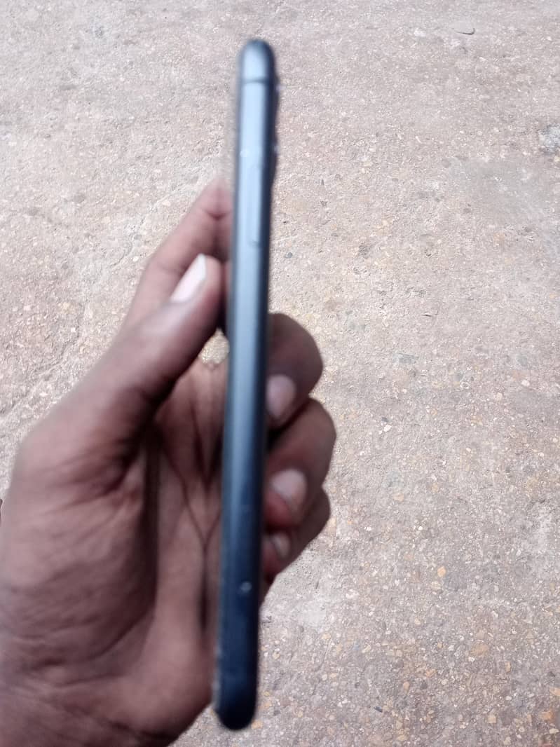 Apple iPhone 11 7