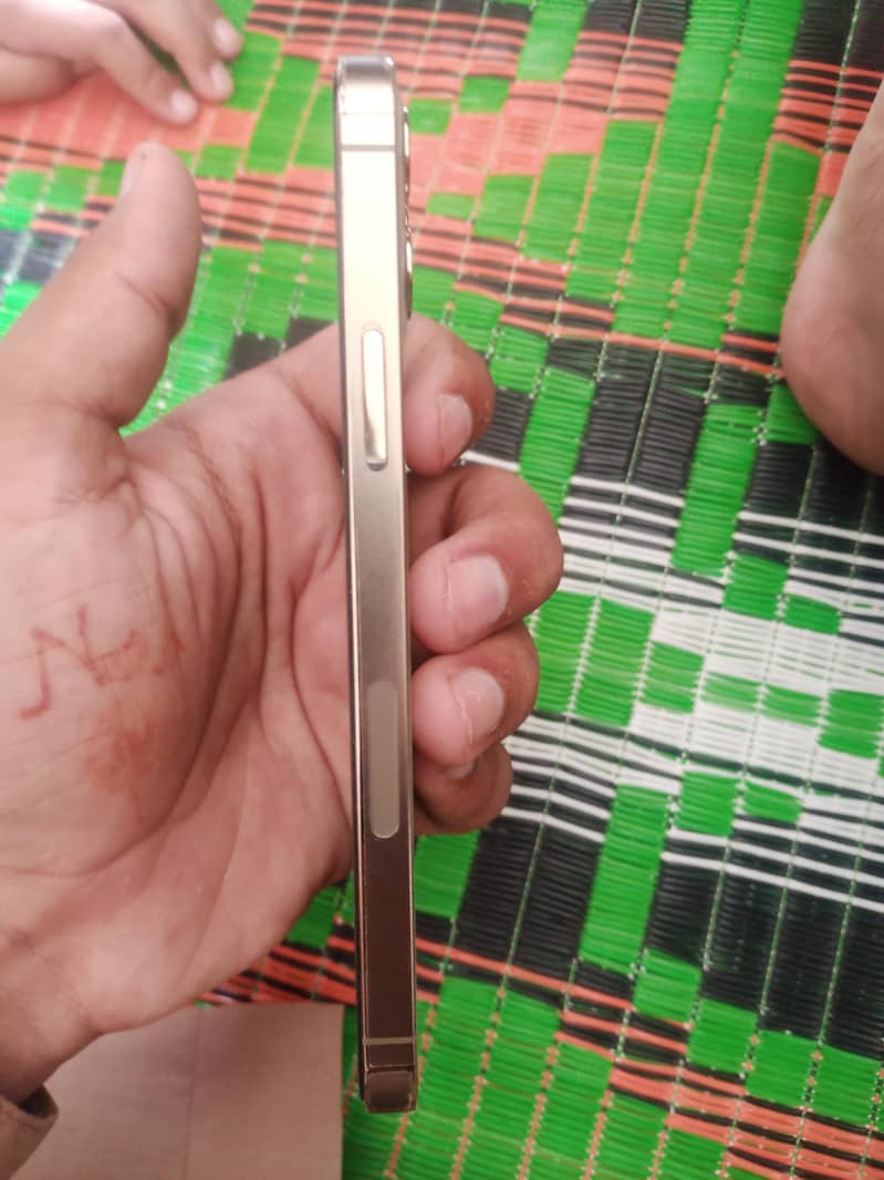 Apple iPhone 12 Pro 2